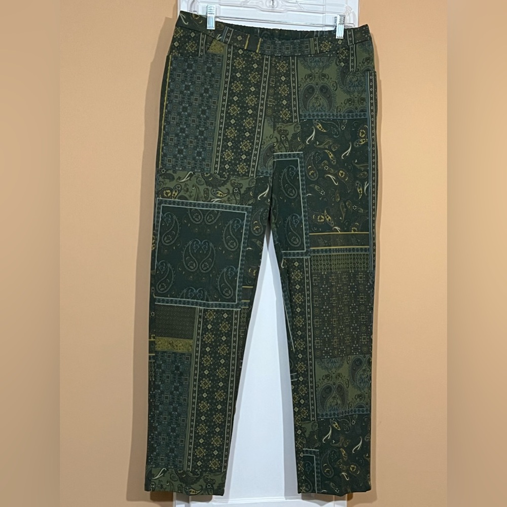Isaac Mizrahi Live 24/7 stretch Ankle Pants in Green Paisley Print